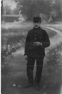 MILITARIA - Soldat - Uniforme - Portrait - Casquette Militaire - Carte Postale Ancienne - Autres & Non Classés