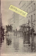 INONDATIONS DE PARIS  ( JANVIER 1910 )   LA RUE DE ROUELLE . UN DEMENAGEMENT - Überschwemmungen