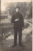 MILITARIA - Soldat - Uniforme - Portrait - Casquette Militaire - Carte Postale Ancienne - Autres & Non Classés