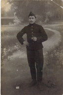 MILITARIA - Soldat - Uniforme - Portrait - Képi - Moustache - Carte Postale Ancienne - Autres & Non Classés