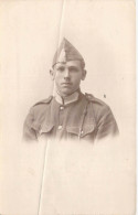 MILITARIA - Soldat - Uniforme - Portrait - Képi - Carte Postale Ancienne - Autres & Non Classés