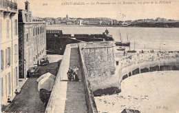 FRANCE - 35 - SAINT MALO - La Promenade Sur Les Remparts Vue Prise De La Hollande -  Carte Postale Ancienne - Saint Malo