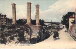 FRANCE - 30 - NIMES - Les Trois Pilliers Romains - LL -  Carte Postale Ancienne - Nîmes