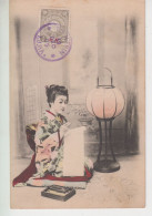 China / Chine Cachet Tientsin I.J.P.A. 1905 Avec Timbre Japon Sur CPA Précurseur Geisha écrivant (?) - Brieven En Documenten