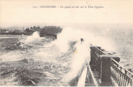 FRANCE - 50 - CHERBOURG - Un Paquet De Mer Sur La Place Napoléon - Carte Postale Ancienne - Cherbourg