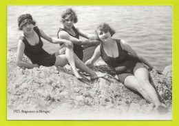 CP Moderne VOIR DOS Nostalgie 1925 Baigneuses En Bretagne Les Femmes S'exposent Librement Maillots Coquins ? Audacieux ! - Silhouettes