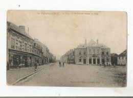 PUTANGES (ORNE) 29 LA PLACE DU MARCHE ET L'HOTEL DE VILLE (CHAPELLERIE LISOT ET AUTRES COMMERCES) - Putanges