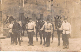 MILITARIA - Photographie D'un Groupe De Militaires Avec Leurs Chevaux - Carte Postale Ancienne - Andere & Zonder Classificatie