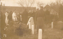 MILITARIA - Photographie De L'enterrement D'un Prisonnier De Guerre En Allemagne 1917 - Carte Postale Ancienne - Sonstige & Ohne Zuordnung