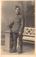 MILITARIA - Photographie - Un Militaire En Uniforme - Carte Postale Ancienne - Andere & Zonder Classificatie