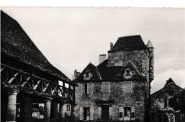 DOMME  La Halle Et La Maison Du Gouverneur - Domme