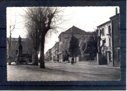 42. Saint Germain Laval. Place De La Génétine. Cpsm Petit Format - Saint Germain Laval