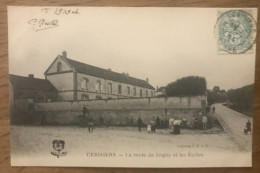 CPA CERISIERS 89 La Route De Joigny Et Les Ecoles - Cerisiers