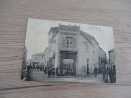 CPA 30 Gard Vauvert Rue Victor Hugo Et Rue Gambetta Au Bon Marché Rouvaret - Otros & Sin Clasificación