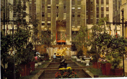 ETATS-UNIS - NEW YORK - Rockefeller Center - Channel Gardens As Seen From Fifth Avenue Looking  - Carte Postale Ancienne - Altri & Non Classificati