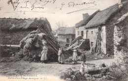 FRANCE - L'Auvergne - Maison D'un Village Auvergnat - Folklore  - Carte Postale Ancienne - Bauernhöfe