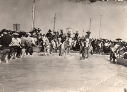 LES SAINTES MARIE DE LA MER, BENEDICTION DE LA MER, GUARDIANS DE CAMARGUE, BEAU PLAN ANIME A VOIR REF 8432 ESC - Manifestazioni