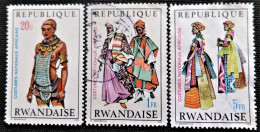 Rwanda 1970 African National Costumes   Stampworld N°  375_378_380 - Gebruikt