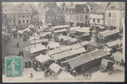 CP, 29, LESNEVEN La Place Un Jour De Marché   N°157 - Lesneven