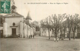LA CELLE SAINT CLOUD Place De L'église Et L'église - La Celle Saint Cloud