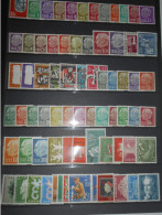 Sarre Collection , 70 Timbres Neufs De 1957 A 1959 - Verzamelingen & Reeksen