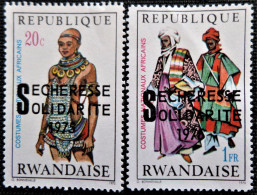 Rwanda 1975 Central African Drought  Stampworld N°  751 Et 754 - Gebraucht