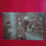 CARTE PHOTO LIEU A IDENTIFIER MILITARIA CHOPE A BIERE - Da Identificare