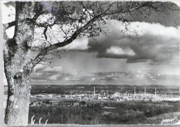 Carte Postale : 64 : LACQ : Vue D'ensemble De L'Usine De La Société Nationale Des Pétroles D'Aquitaine, Timbre En 1963 - Lacq