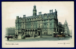Ref 1614 - Early Postcard - The Post Office Leeds - Yorkshire - Leeds