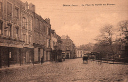 Gisors (Eure) La Place Du Marché Aux Poissons, Café Français - Edition Tournant - Gisors