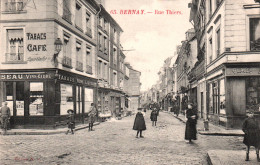 Bernay (Eure) La Rue Thiers, Commerces (Café, Tabacs, Vins) - Edition N.G. Nouvelles Galeries - Carte N° 65 Non Circulée - Bernay