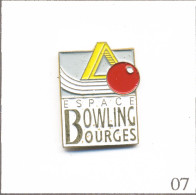 Pin's Sport - Bowling / Club De Bourges (18). Non Estampillé. Métal Peint. T942-07 - Bowling