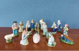 Lot De 17 Fèves Anciennes SANTONS Pour Crèche - Fait Main - Année 1985-1990 - Anciennes