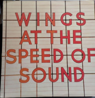 WINGS  Avec Paul Mc CARTNEY    At The Speed Of Sound    YEX 954  Made In The Great Britain - Other - English Music