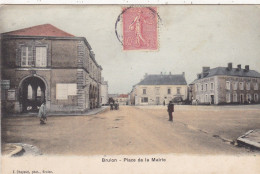 72. BRULON. CPA COULEUR. PLACE DE LA MAIRIE. ANIMATION. ANNEE 1905 + TEXTE - Brulon