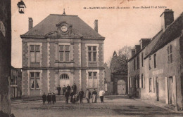 Sainte Suzanne - La Place Hubert II Et La Mairie - Les Villageois - Sainte Suzanne