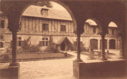 Abbaye D'ORVAL - Cour D'entrée Vue Du Porche Du Bâtiment Des Retraitants - Florenville