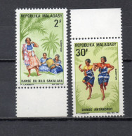 MADAGASCAR   N° 443 + 444    NEUFS SANS CHARNIERE  COTE 1.50€   DANSE - Madagascar (1960-...)