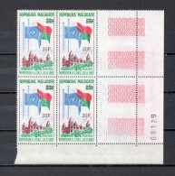 MADAGASCAR   N° 447   BLOC DE QUATRE TIMBRES    NEUF SANS CHARNIERE  COTE  4.00€   NATIONS UNIES DRAPEAUX - Madagascar (1960-...)