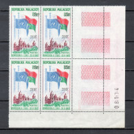 MADAGASCAR   N° 447   BLOC DE QUATRE TIMBRES    NEUF SANS CHARNIERE  COTE  4.00€   NATIONS UNIES DRAPEAUX - Madagascar (1960-...)