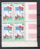 MADAGASCAR   N° 447   BLOC DE QUATRE TIMBRES    NEUF SANS CHARNIERE  COTE  4.00€   NATIONS UNIES DRAPEAUX - Madagascar (1960-...)