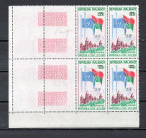 MADAGASCAR   N° 447  VARIETES  BLOC DE QUATRE TIMBRES    NEUF SANS CHARNIERE  COTE  ? €   NATIONS UNIES DRAPEAUX - Madagascar (1960-...)