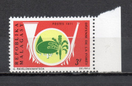 MADAGASCAR   N° 492   NEUF SANS CHARNIERE  COTE  0.70€   DEFENSE DE LA FORET - Madagascar (1960-...)