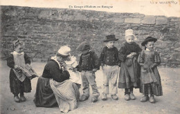 Concarneau       29         Un Groupe D'enfants. Localisé à Concarneau    (voir Scan) - Concarneau