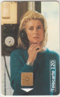 FRANCE - Telephone Et Cinema N.8 - Catherine Deneuve, CN:C56, Chip:GEM1B (Not Symmetric White/Gold), 120U, 04/95, Used - 1995