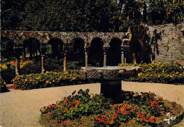 29 - Daoulas - Le Cloître Roman Du XIIe Siècle Et La Vasque Avec Ses Têtes En Relief - Daoulas