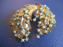 Broche Fantaisie Ancienne Avec Sertissage De Mini Turquoises Et Perles /  Vers 1950-1970         BIJ162 - Necklaces/Chains