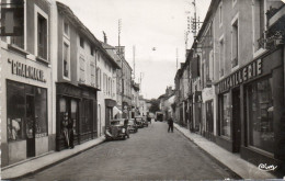 SAUZE VAUSSAIS LA GRAND' RUE PHARMACIE QUINCAILLERIE 1954 CPSM 9X14 - Sauze Vaussais