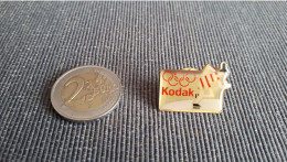 PIN'S PINS KODAK PATINAGE VITESSE JEUX OLYMPIQUES ALBERTVILLE 1992 - Olympische Spiele