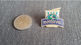 PIN'S PINS ALIMENTATION YAOURTH YAOURT MONTORVAL LAIT CREMERIE - Alimentazione